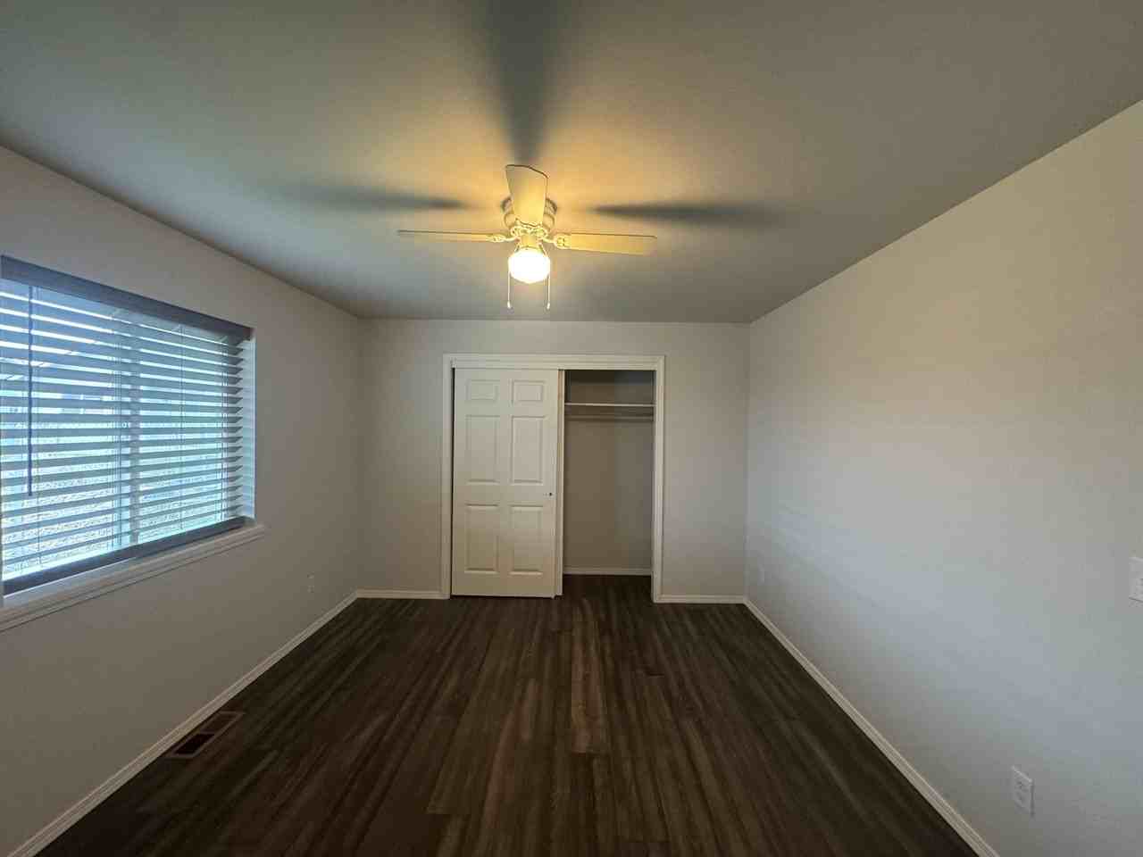 2005 Ledwich Ave - Photo 5 of 14