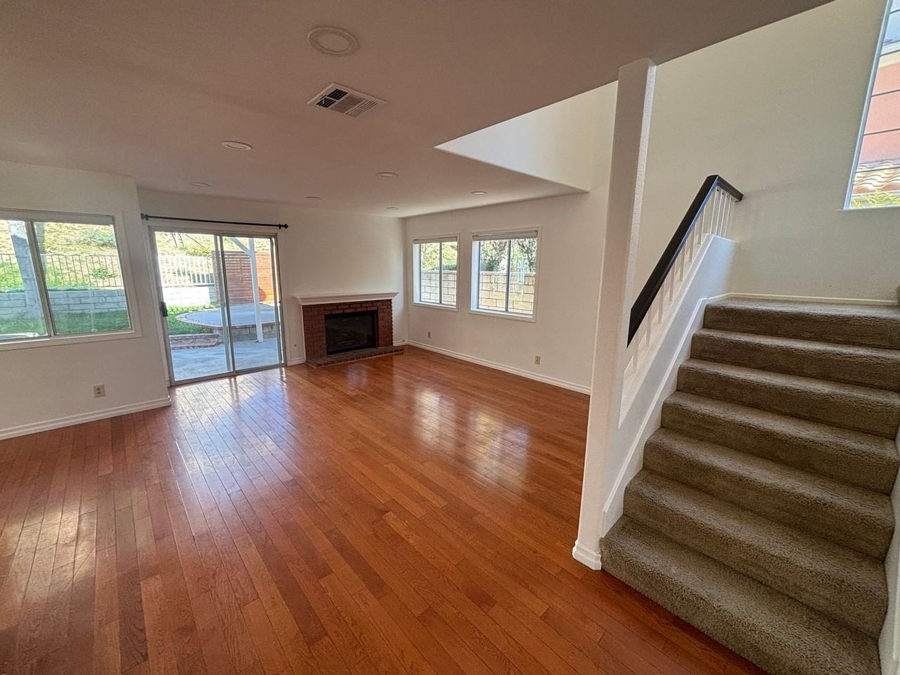 25725 Emerson Ln - Photo 4 of 16