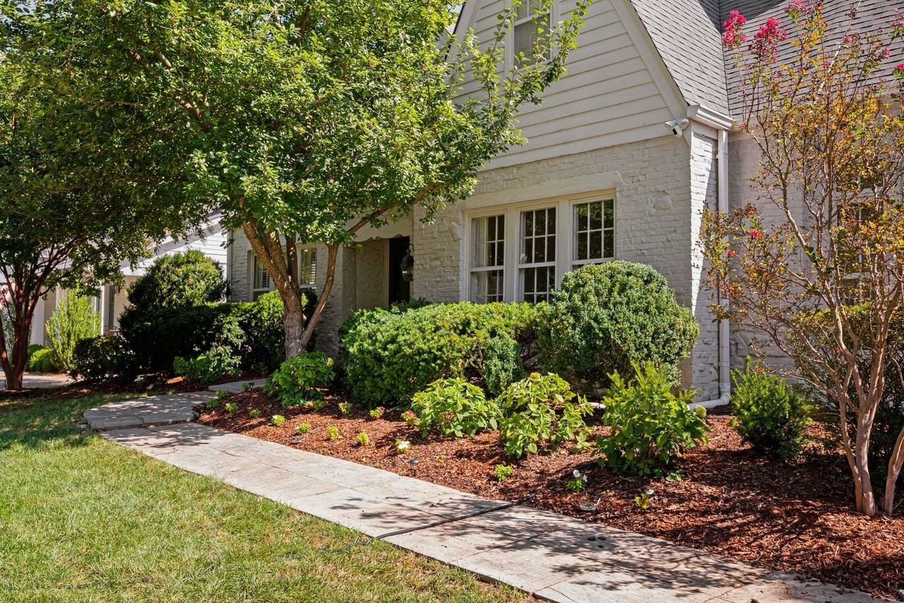 121 Blackburn Ave - Photo 4 of 50