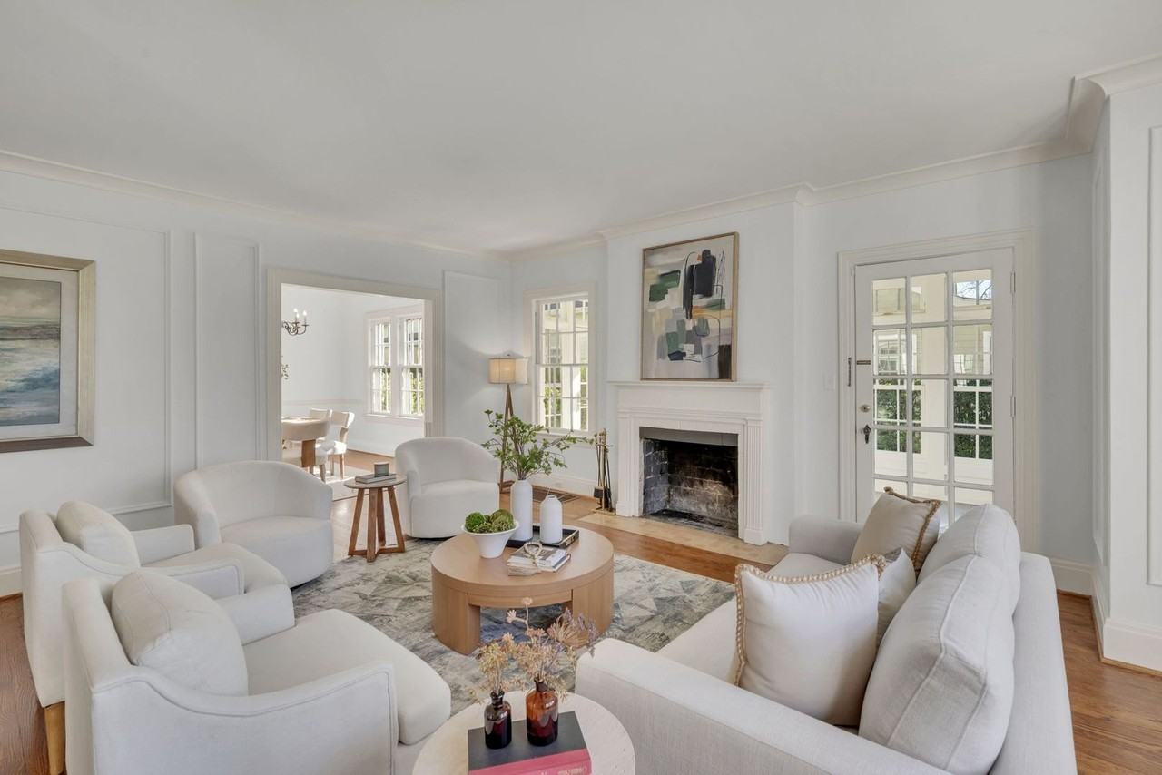 121 Blackburn Ave - Photo 7 of 50