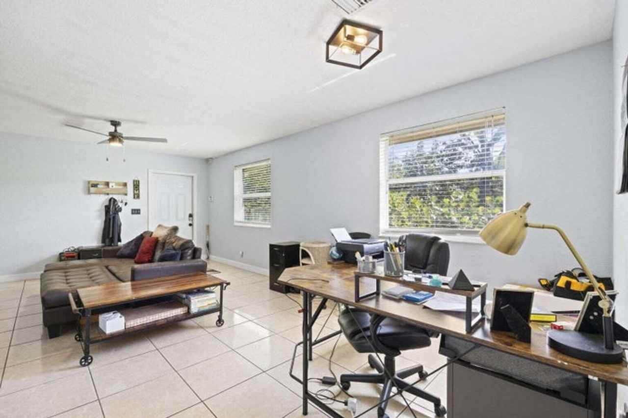 1651 Suwanee Dr - Photo 5 of 17