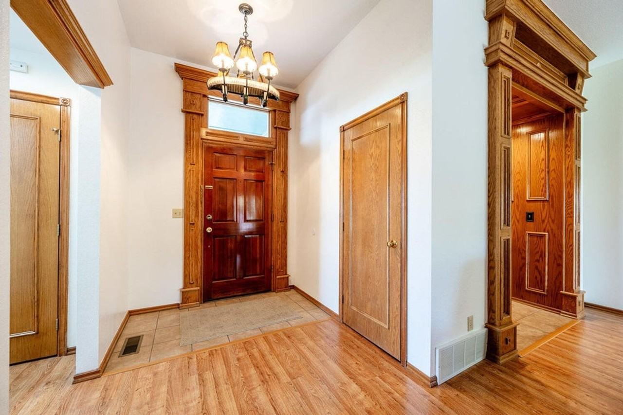 1745 N Heights Cir - Photo 2 of 17