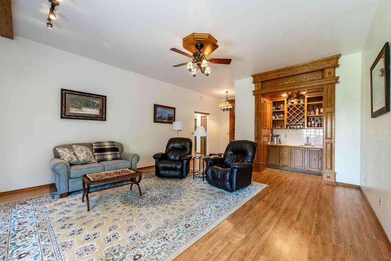 1745 N Heights Cir - Photo 3 of 17