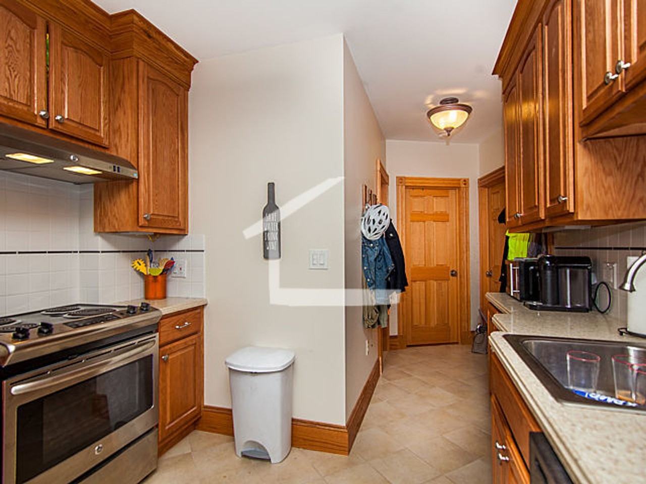 138 Charles St - Photo 5 of 10