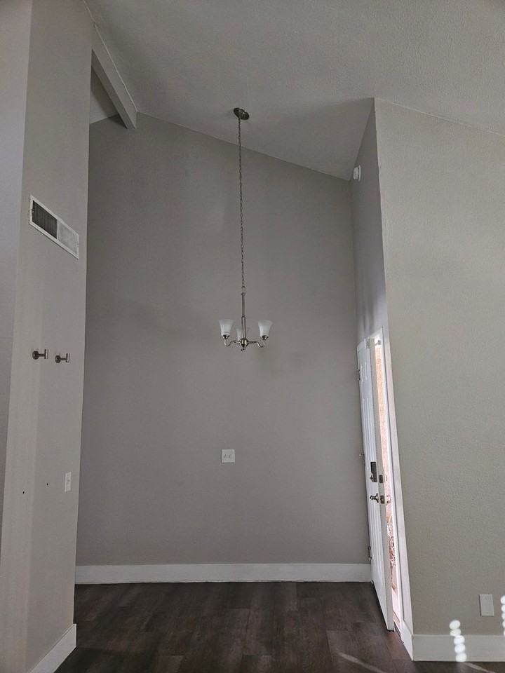 6764 Groveview Ln - Photo 7 of 31