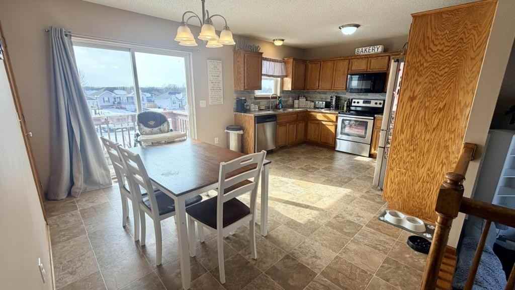 2213 Larkspur St - Photo 5 of 16