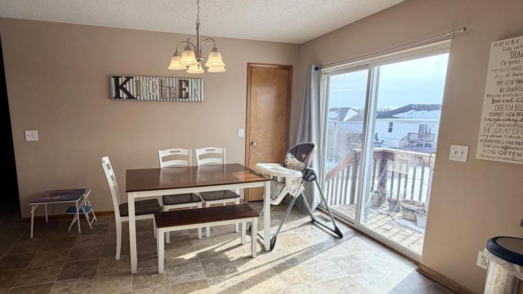 2213 Larkspur St - Photo 7 of 16