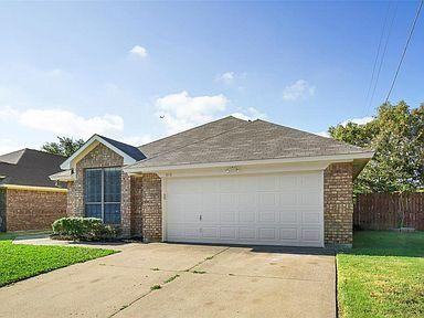 606 Lakeway Dr - Photo 2 of 26