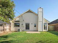 606 Lakeway Dr - Photo 6 of 26