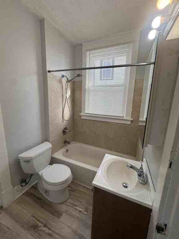 569 Flatt Ter - Photo 4 of 8