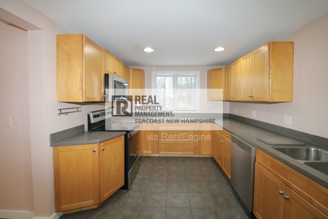 182 Madbury Rd - Photo 5 of 33