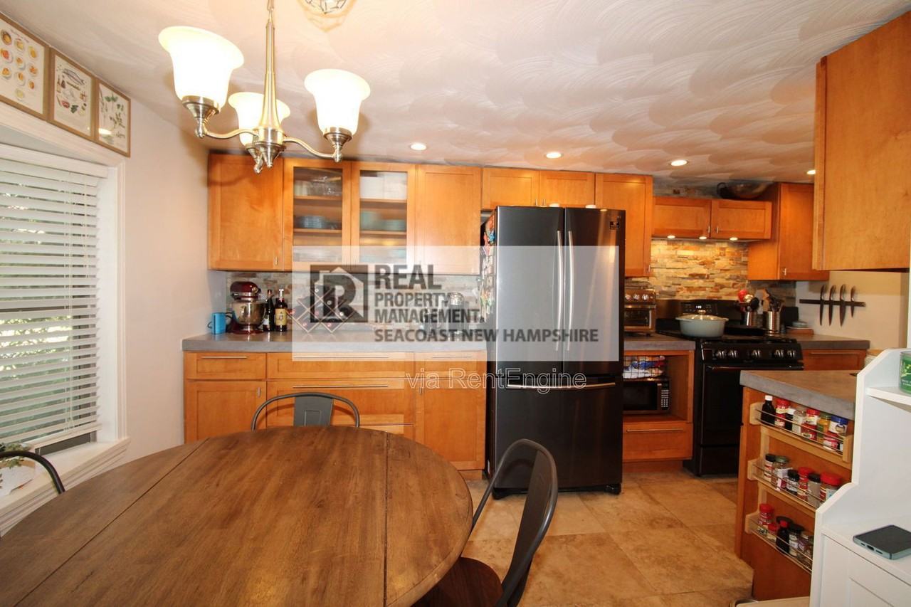 203 Piscassic St - Photo 4 of 19