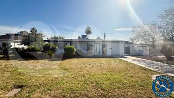 featured image of 1725 E Catalina Dr