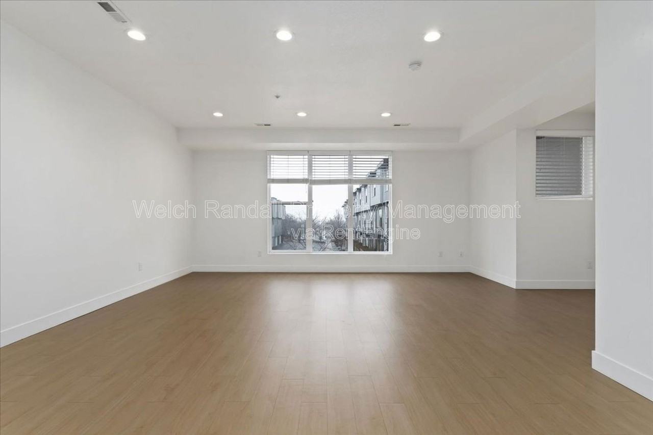 1315 E Crandall Ave #406 - Photo 6 of 34