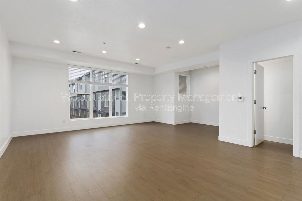 1315 E Crandall Ave #406 - Photo 7 of 34