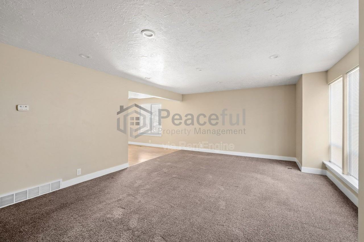 7222 S Ponderosa Dr #1 - Photo 4 of 22