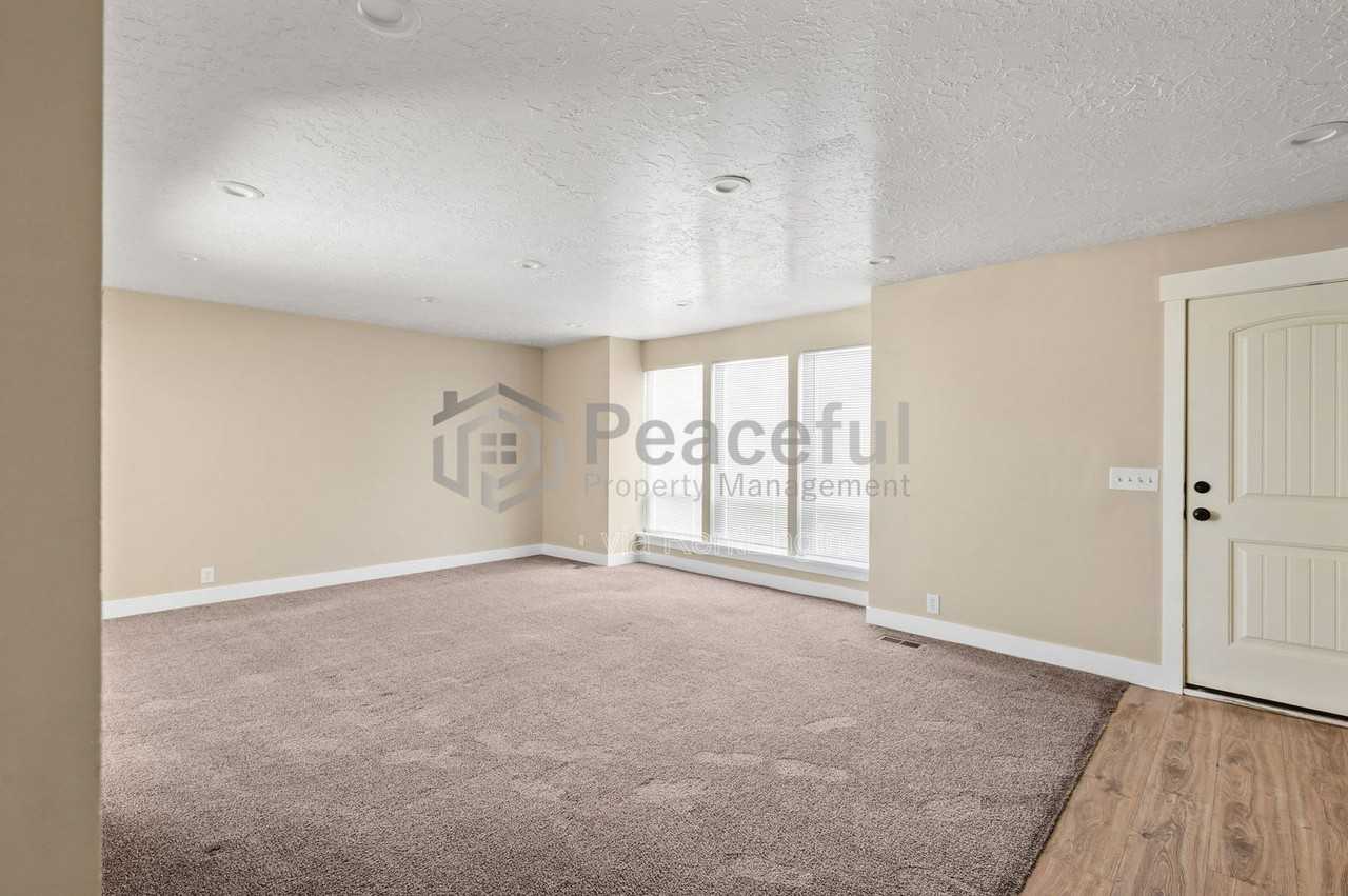 7222 S Ponderosa Dr #1 - Photo 5 of 22