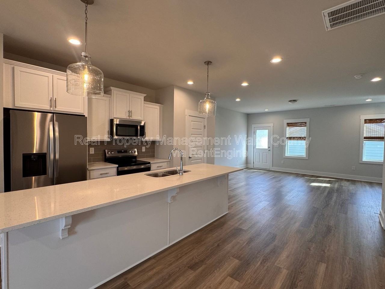 1328 Barreto Dr - Photo 4 of 32