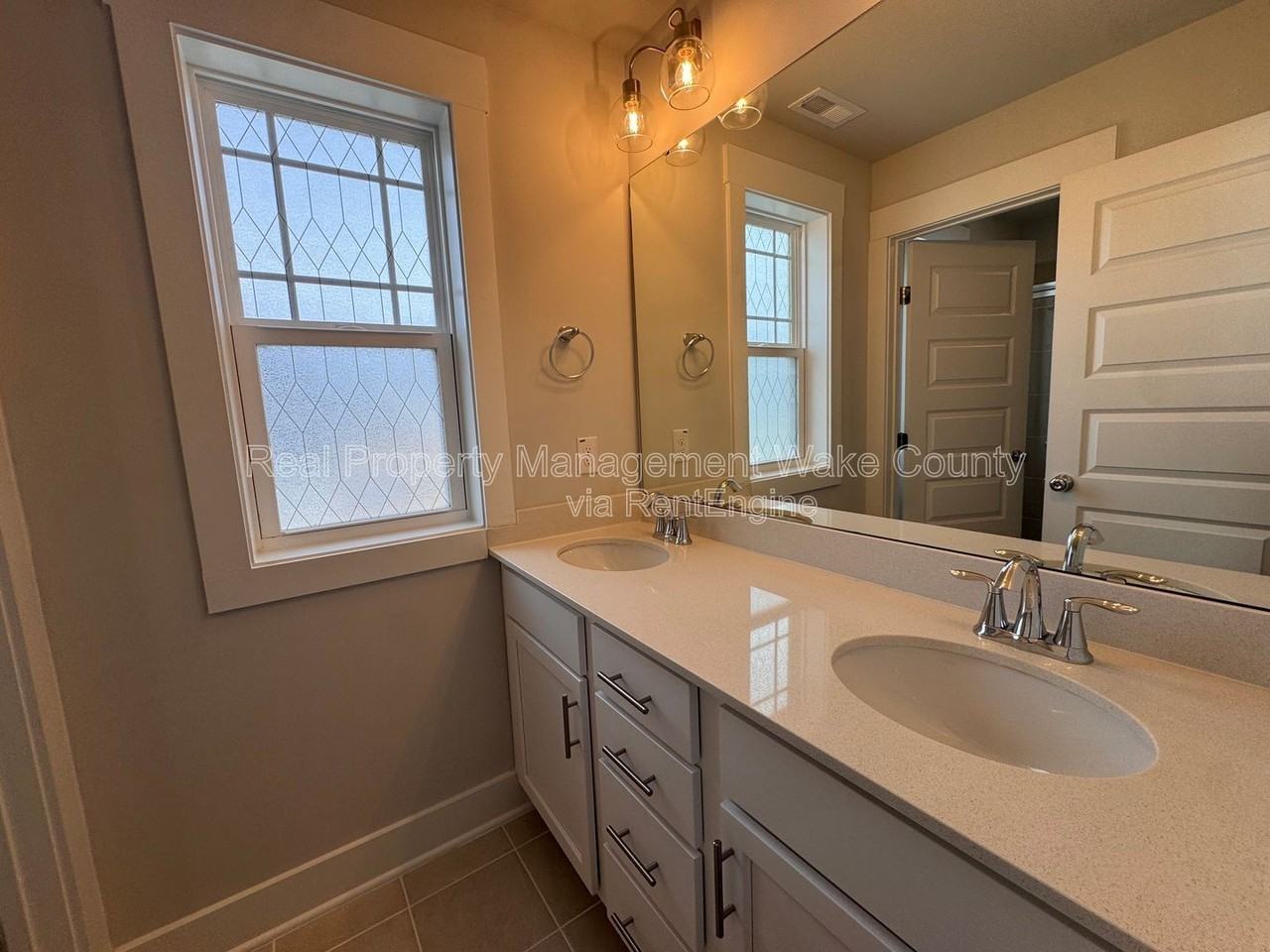 1328 Barreto Dr - Photo 7 of 32