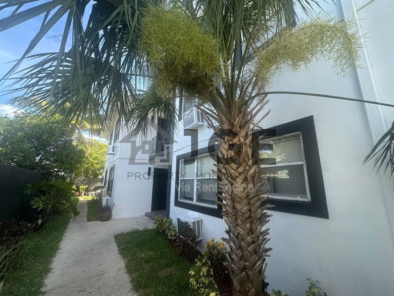 3128 Sw 12th Pl #3 - Photo 2 of 7
