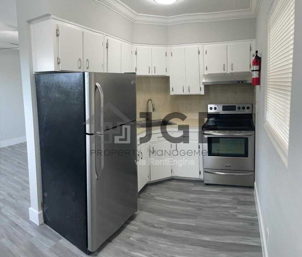 3128 Sw 12th Pl #3 - Photo 5 of 7