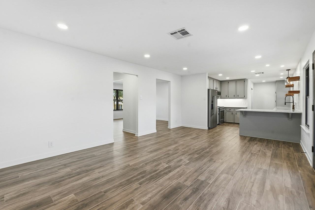 5609 Mapleleaf Dr - Photo 4 of 19