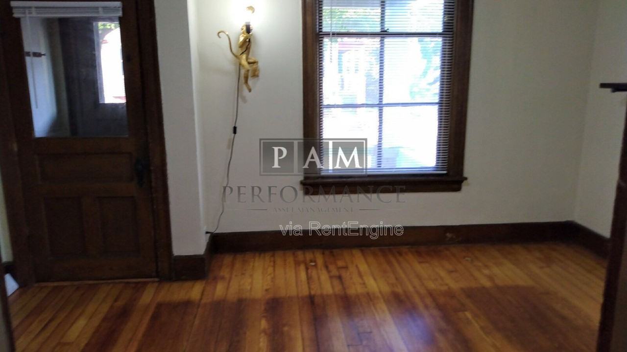 902 E Chambers St - Photo 2 of 14