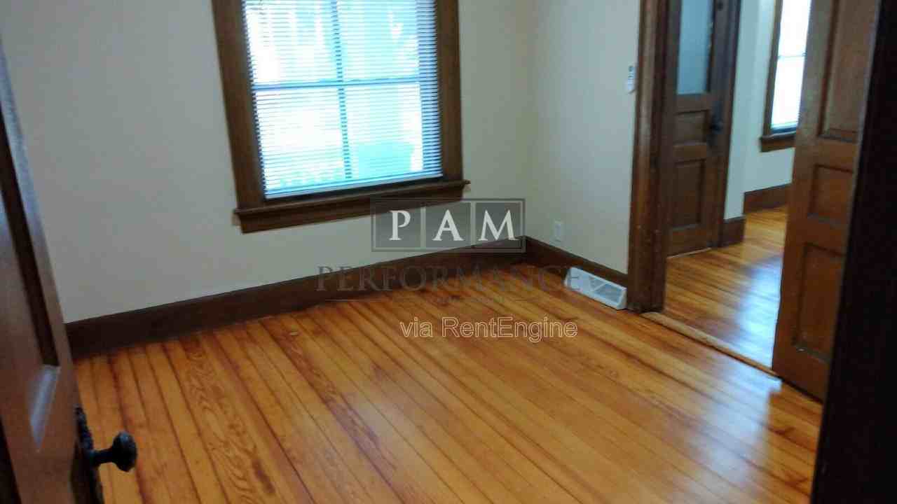 902 E Chambers St - Photo 4 of 14