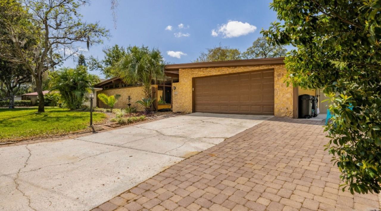 1483 Glastonberry Rd - Photo 2 of 25