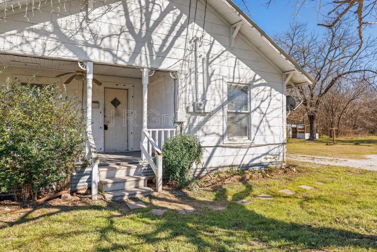 517 Parkside Dr - Photo 3 of 22