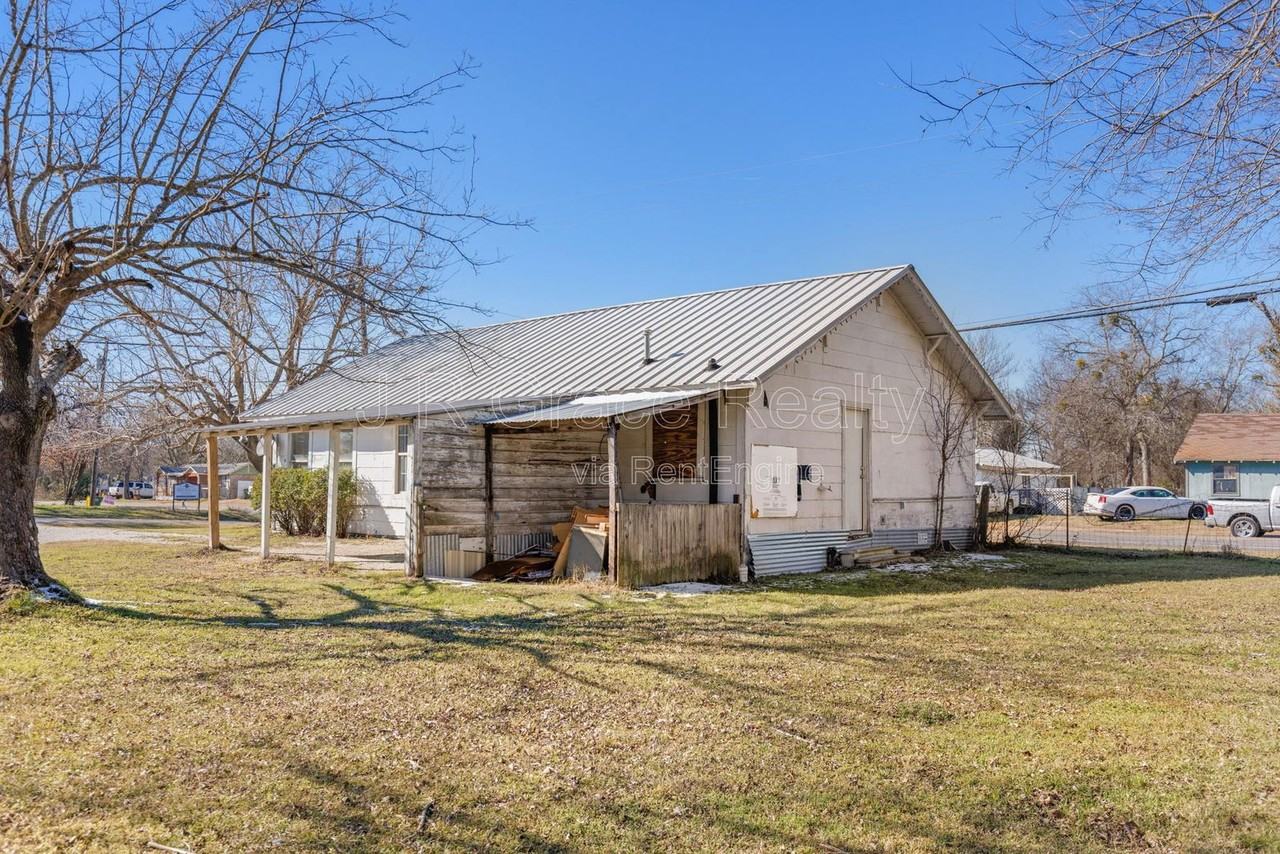 517 Parkside Dr - Photo 6 of 22