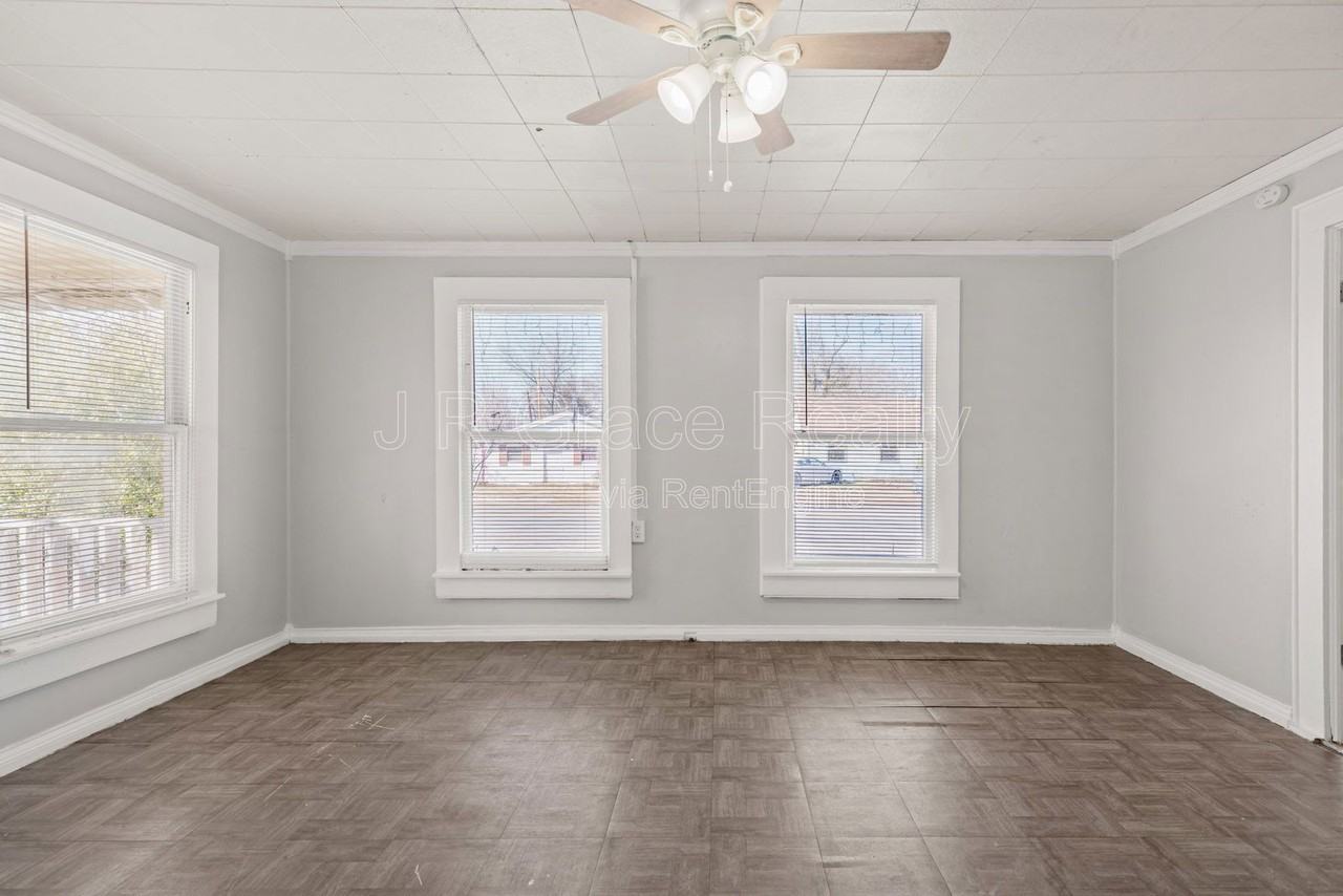 517 Parkside Dr - Photo 7 of 22