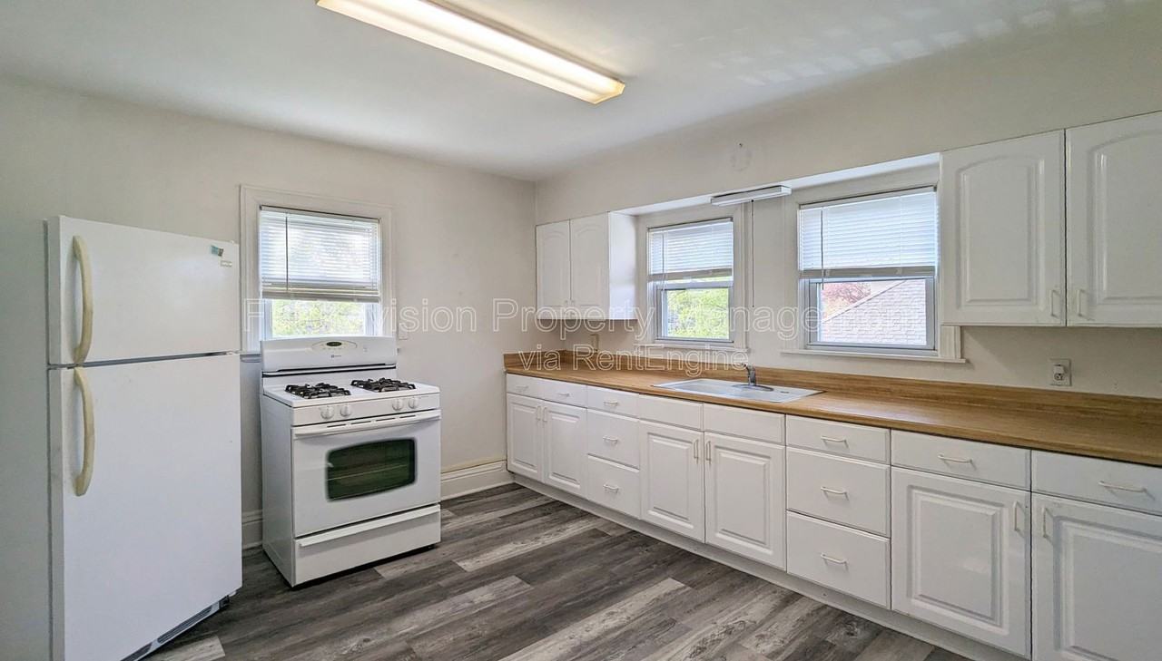 607 Walnut St #4 - Photo 2 of 6