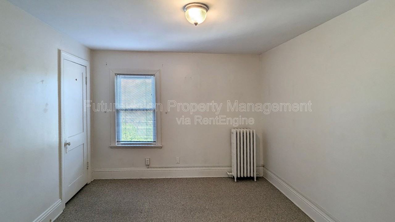 607 Walnut St #4 - Photo 4 of 6