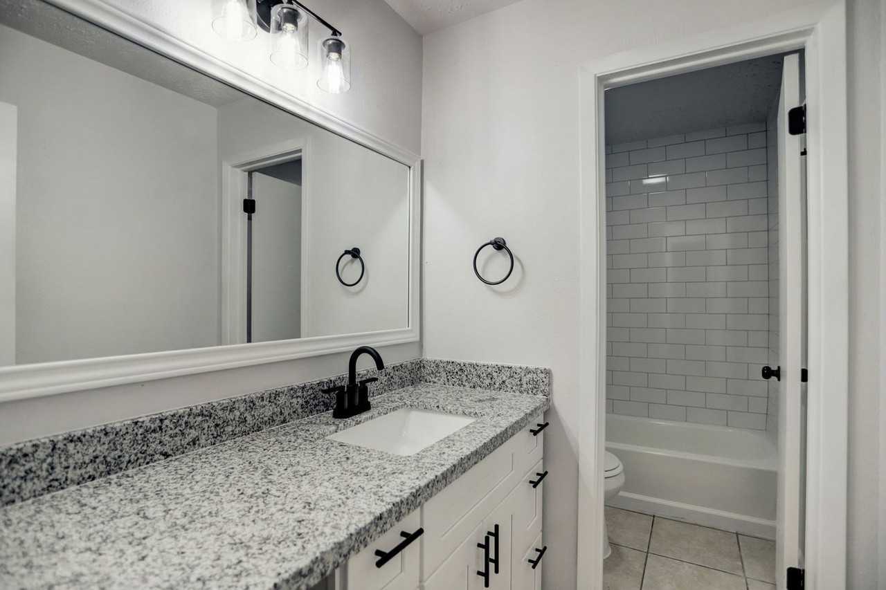 12609 Veterans Memorial Dr #A - Photo 5 of 10