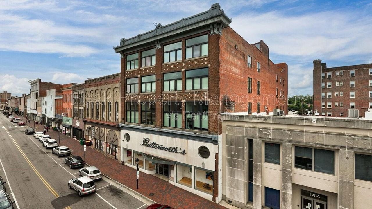 132 N Sycamore St #44 - Photo 4 of 4