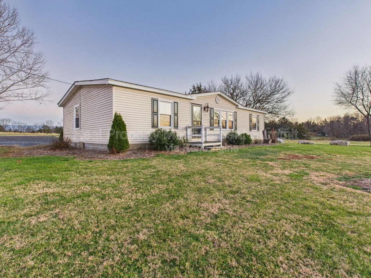 15 Hayfield Ln - Photo 3 of 22