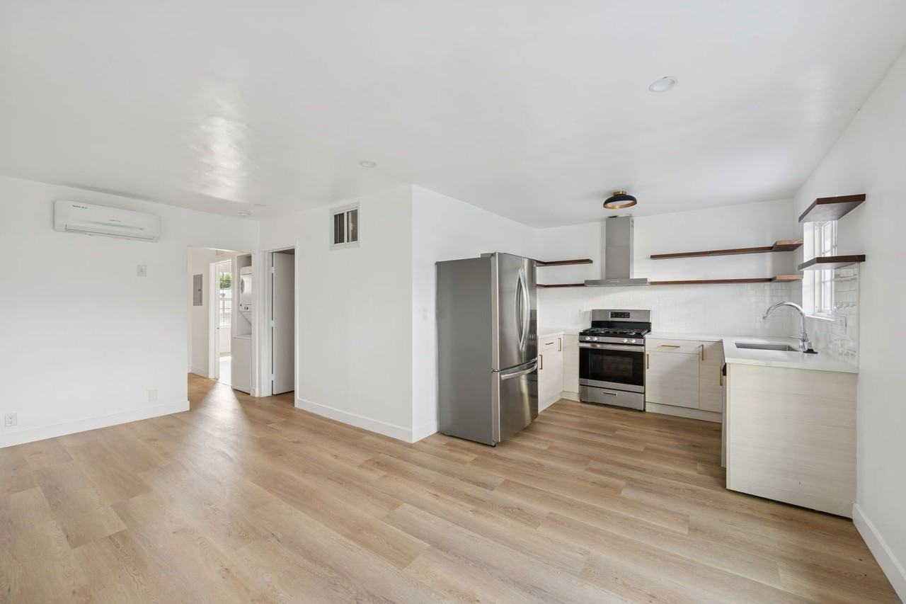 1008 N Stanley Ave #4 - Photo 2 of 17