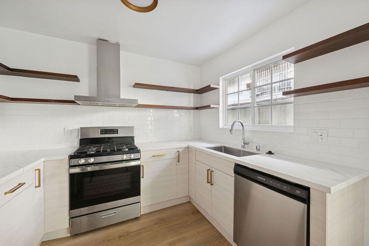 1008 N Stanley Ave #4 - Photo 3 of 17