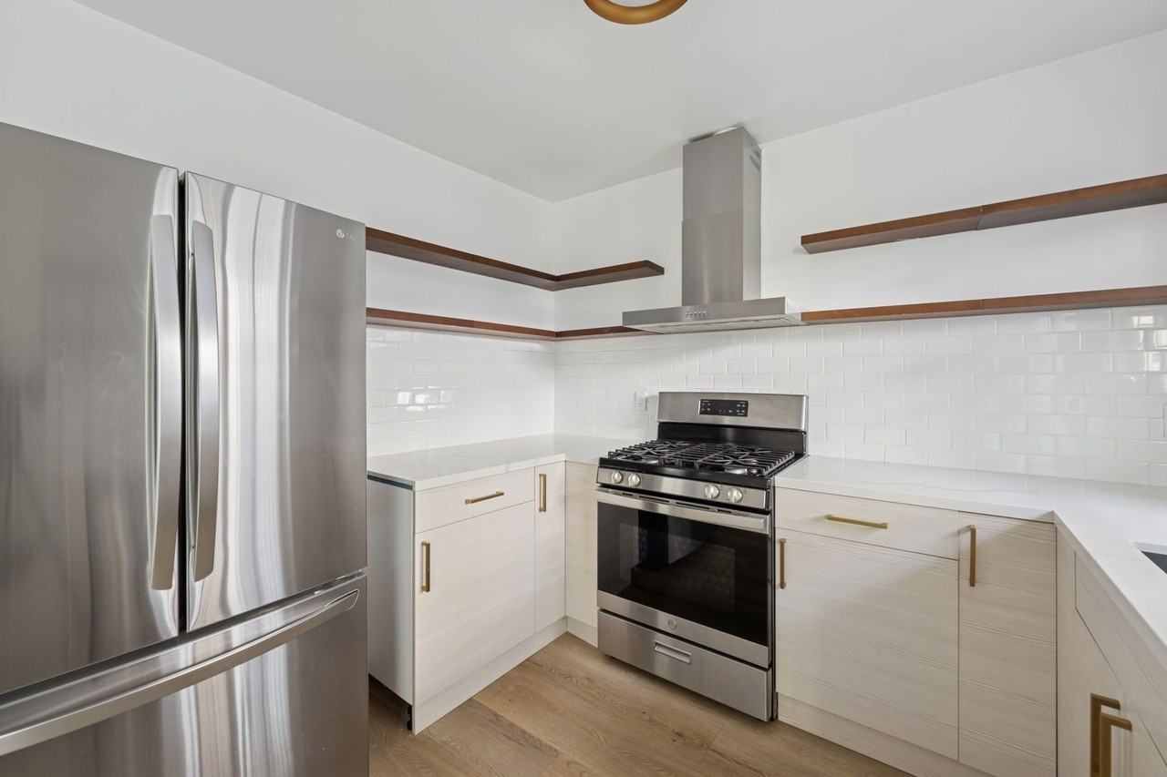 1008 N Stanley Ave #4 - Photo 4 of 17