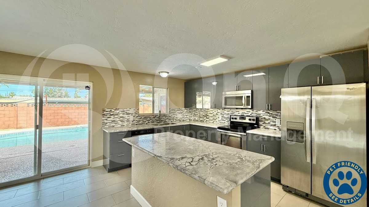 1320 E Orchid Ln - Photo 3 of 22