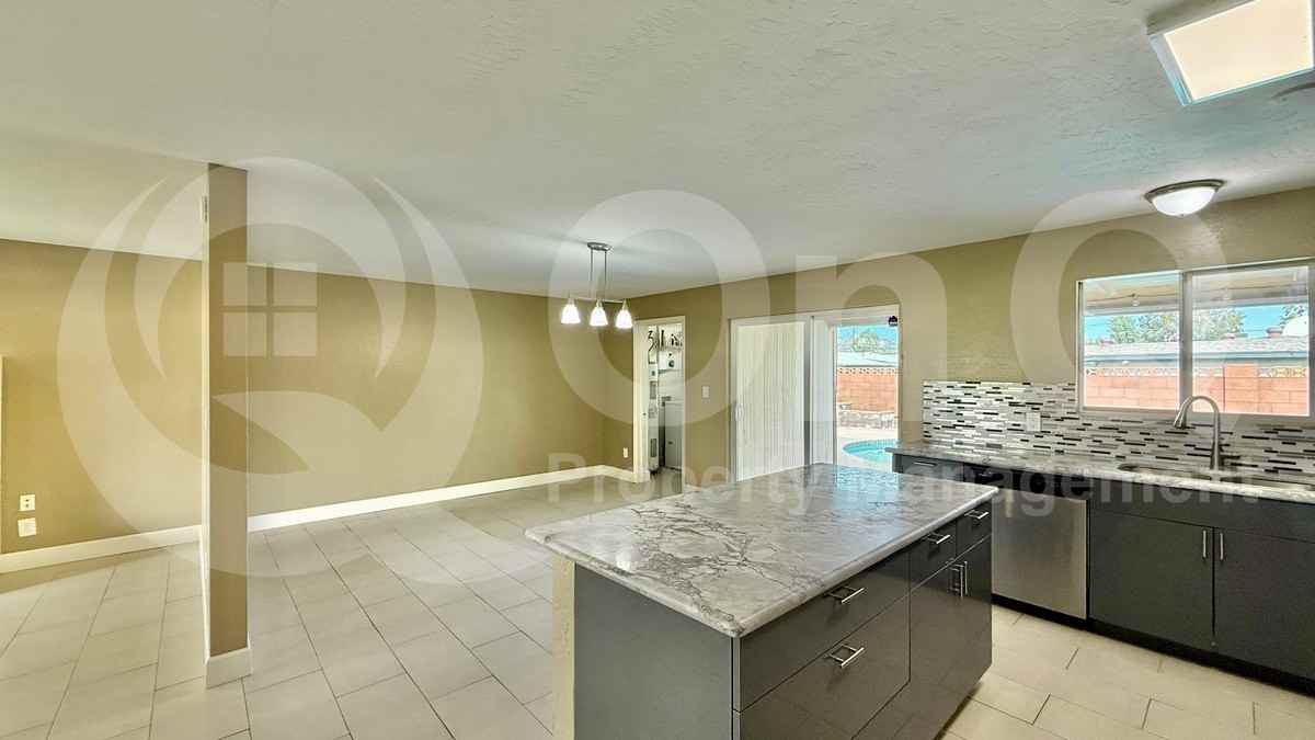 1320 E Orchid Ln - Photo 5 of 22