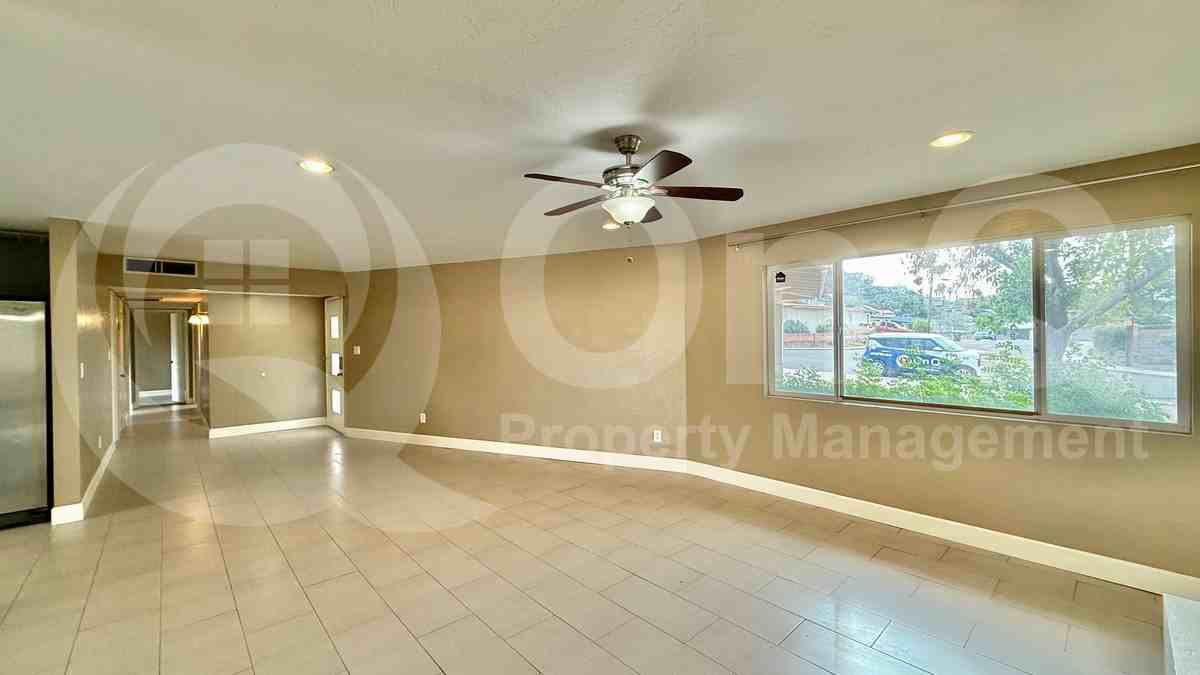 1320 E Orchid Ln - Photo 6 of 22