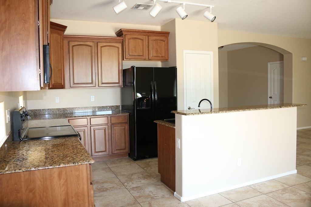 14551 W Laurel Ln - Photo 5 of 27