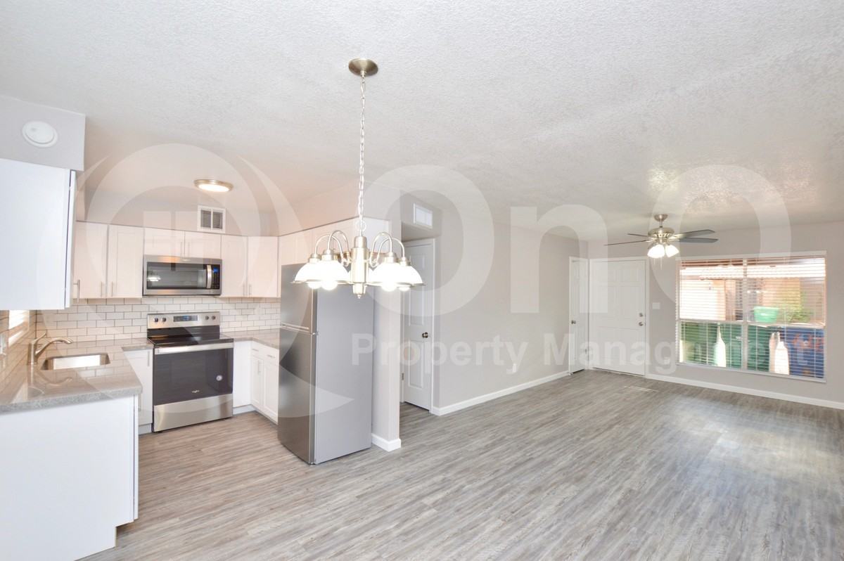 645 N Arrowhead Dr #4 - Photo 3 of 18