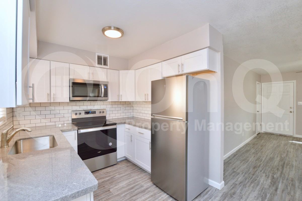 645 N Arrowhead Dr #4 - Photo 5 of 18