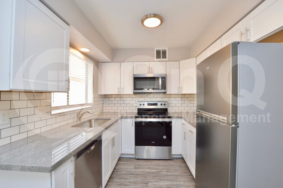 645 N Arrowhead Dr #4 - Photo 6 of 18