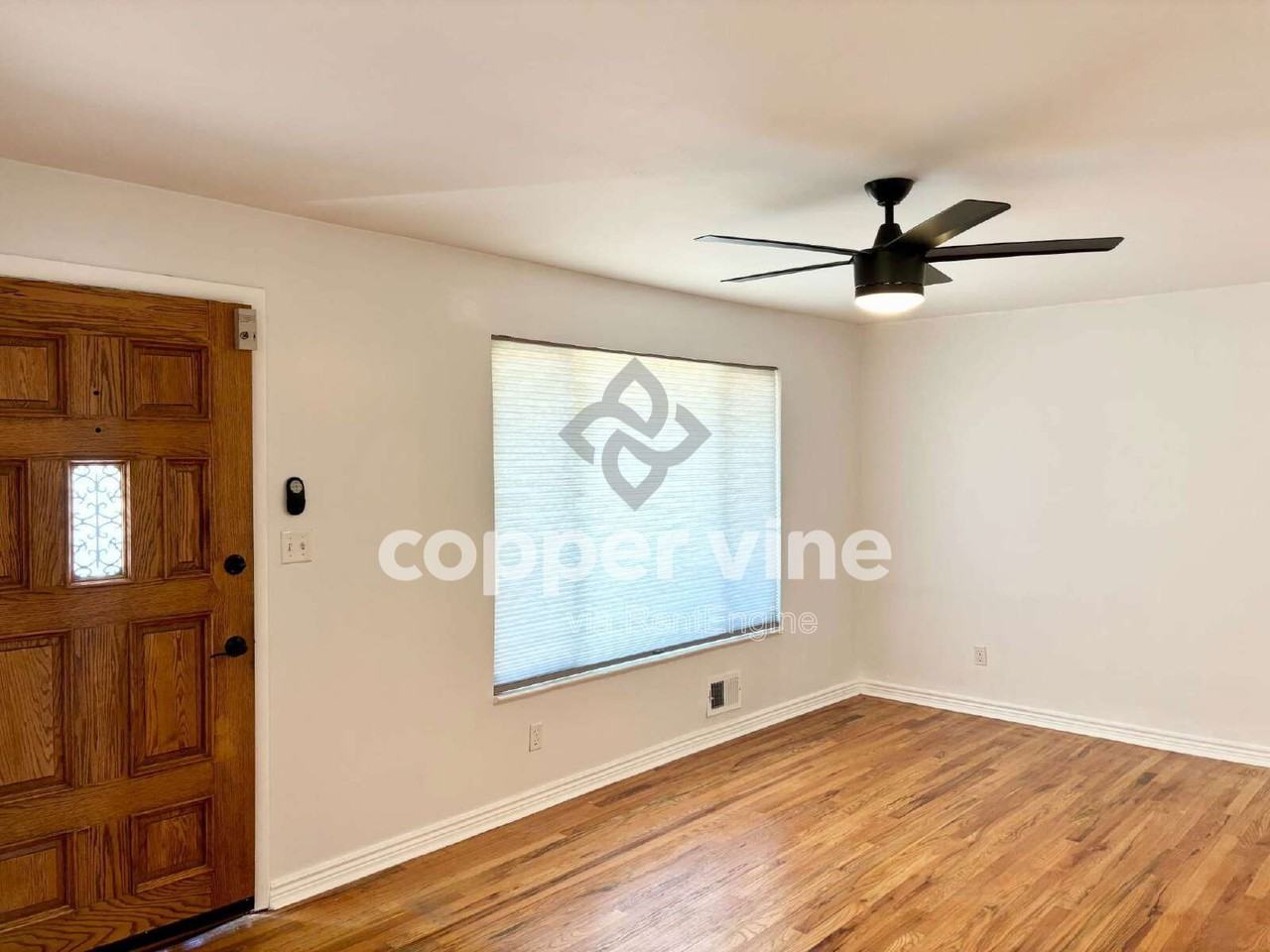 6628 Eaton St - Photo 4 of 31