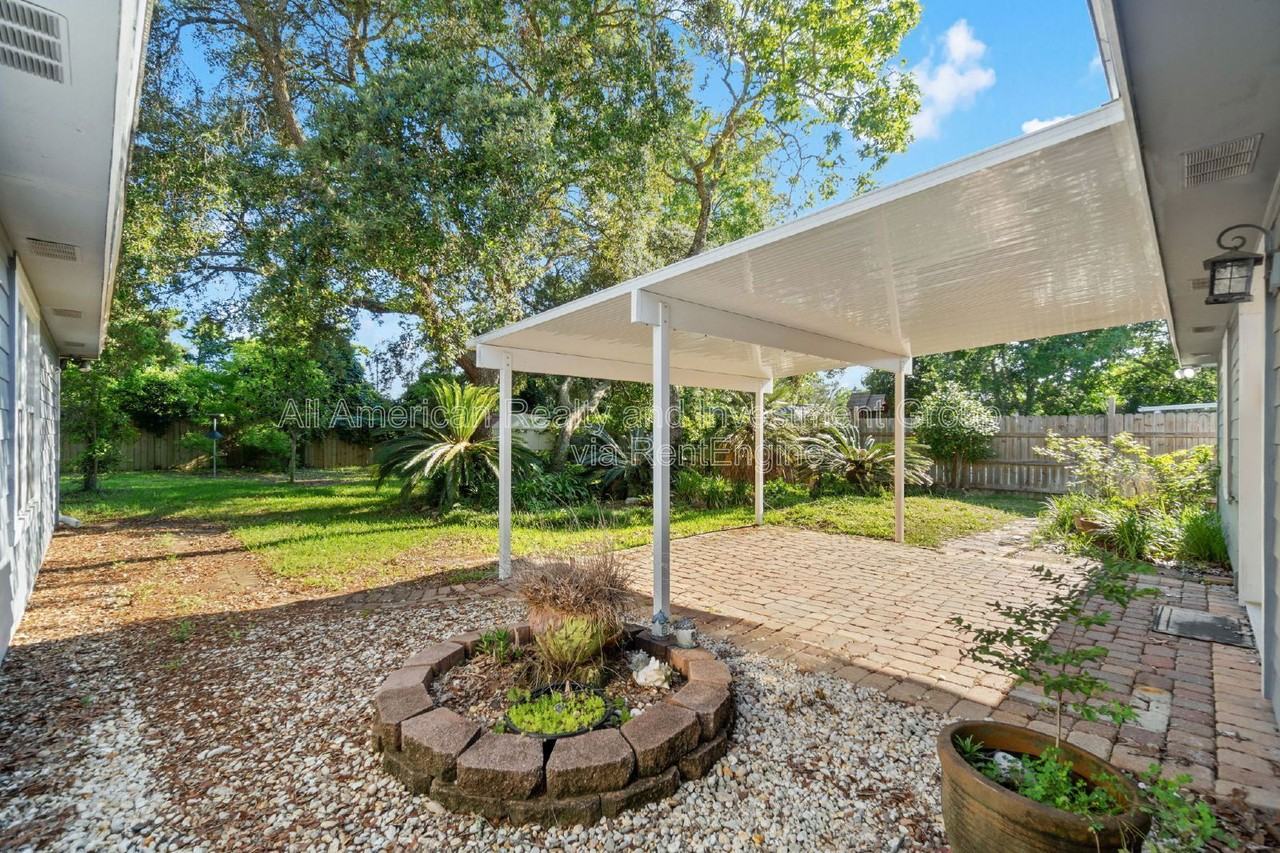 202 Stephen Ave - Photo 3 of 31