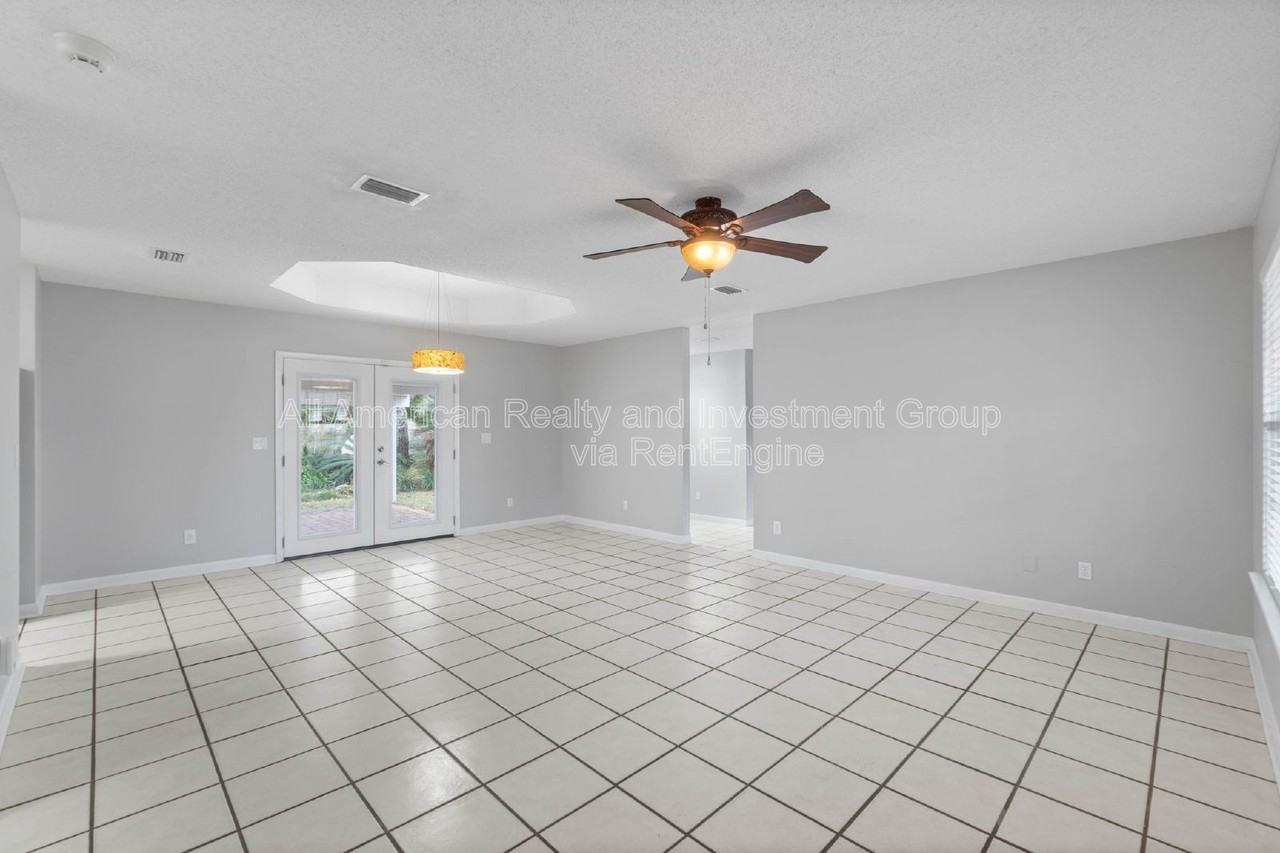 202 Stephen Ave - Photo 5 of 31